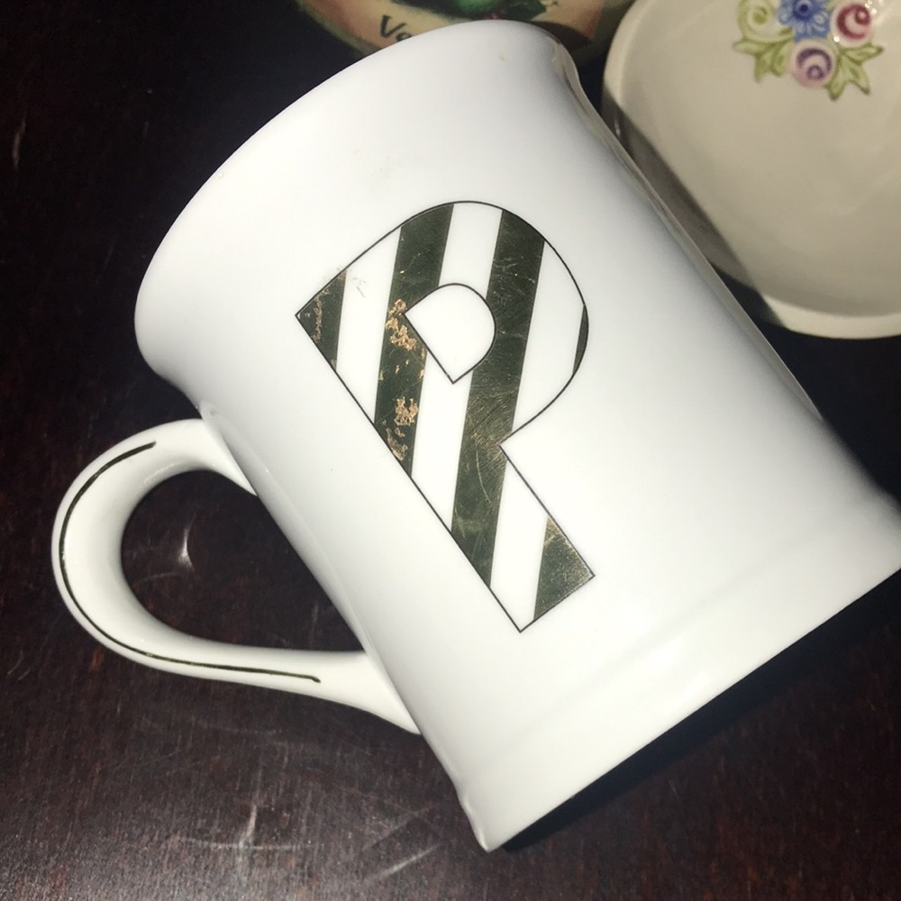 NWT Monnogramed P gold striped mug - Picture 6 of 7
